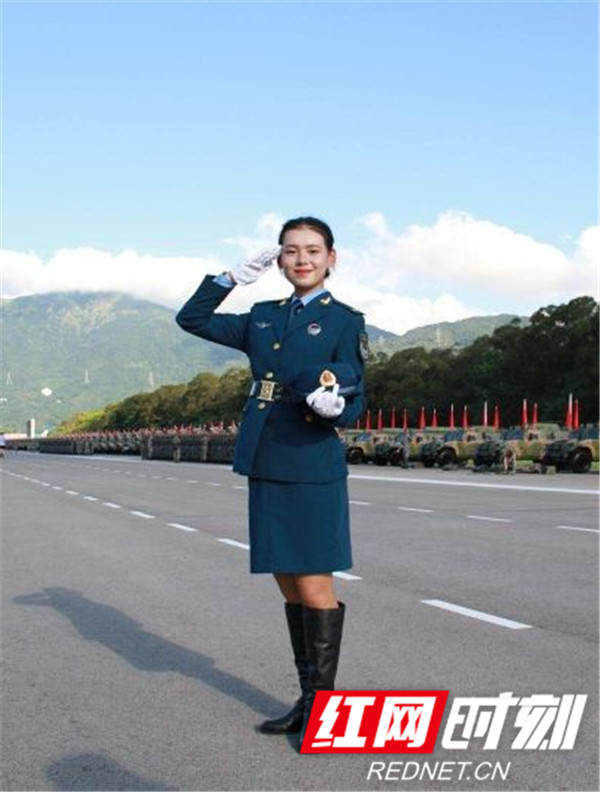 湘西:90后驻港退伍女兵刘雨鑫的从军"英雄梦"